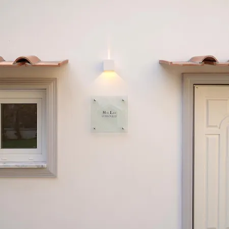 아파트 Marilise - La Maison Blue Private Garden & Terrace 메타