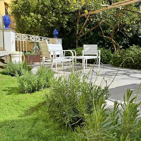 Marilise - La Maison Blue Private Garden & Terrace 아파트 메타