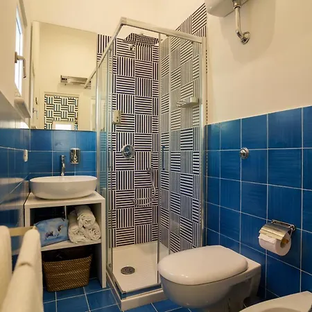 Marilise - La Maison Blue Private Garden & Terrace Appartement