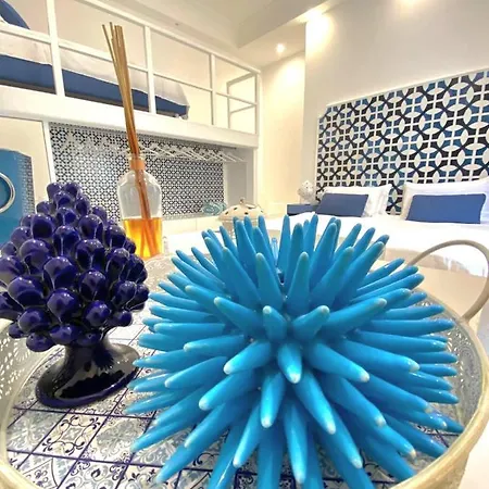 Marilise - La Maison Blue Private Garden & Terrace * Meta
