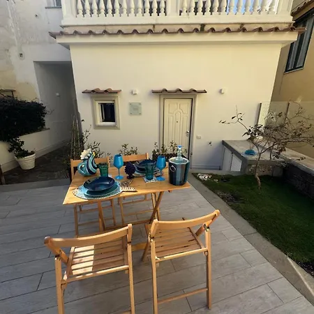 Apartament Marilise - La Maison Blue Private Garden & Terrace Meta